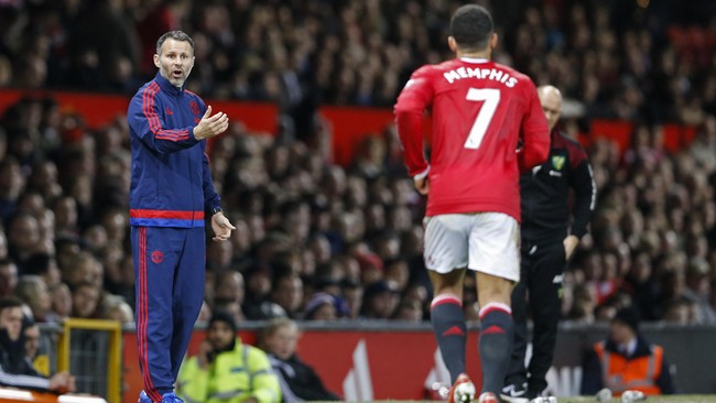 Kepastian masa depan Ryan Giggs di Old Trafford akan ditentukan dalam beberapa hari ke depan ketika ia bertemu Jose Mourinho.