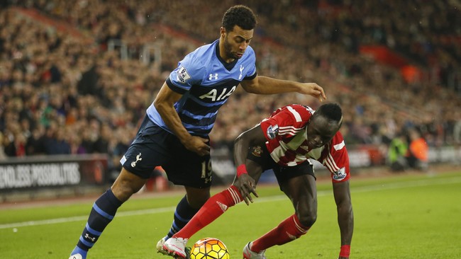 Penyerang Tottenham Hotspur, Harry Kane, mencetak golnya yang ke-100 bersama tim tersebut. Gol itu merupakan pembuka keunggulan atas tuan rumah Southampton.