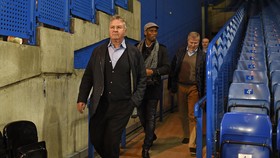 Guus Hiddink Tak Akan Pergi dari Chelsea