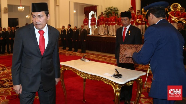 Presiden Joko Widodo mengingatkan KPK memiliki tantangan berat untuk membersihkan Indonesia dari praktik korupsi dan pencucian uang.