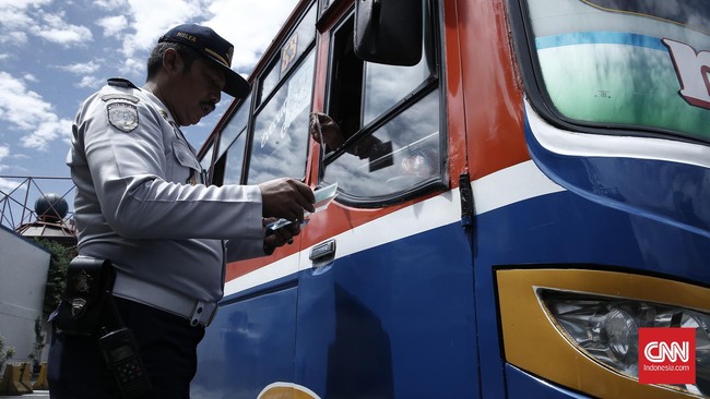 Ahok menegaskan pihak Pemprov DKI Jakarta tidak akan main-main bagi mereka yang mencoba menghalangi bus-bus yang menambal kekosongan akibat mogoknya Metromini.
