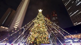 Puluhan Pria Lajang di Tokyo Protes Komersialisasi Natal