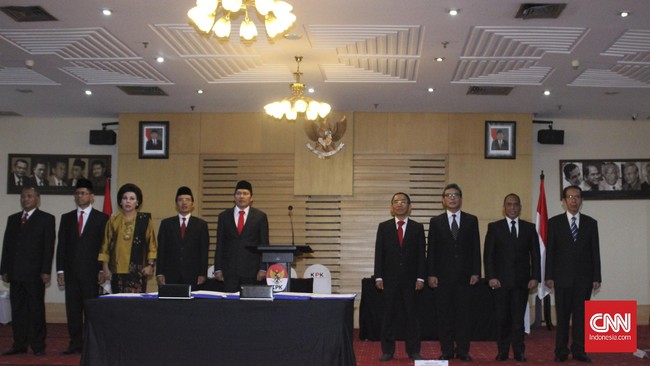 Mantan Ketua PP Muhammadiyah Syafii Maarif memberikan saran kepada lima pimpinan terpilih untuk memenuhi ekspektasi masyarakat dengan memberantas korupsi.