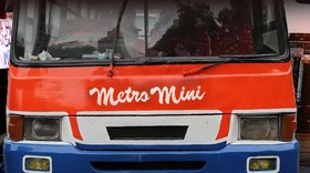 img-title Metromini Ugal-ugalan Terbalik, Satu Penumpang Tewas Terjepit