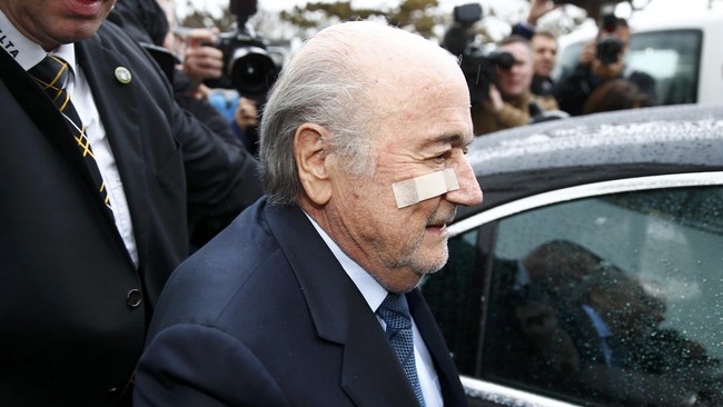 Sepp Blatter akan mengajukan banding atas hukuman larangan beraktivitas di dunia sepak bola selama delapan tahun yang dijatuhkan Komite Etik FIFA.