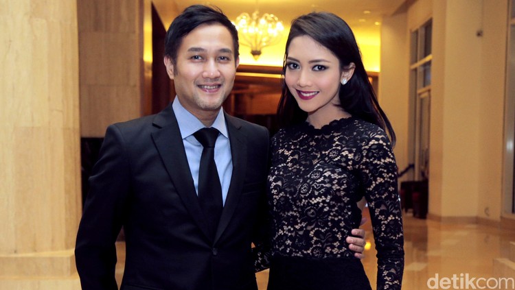 Aldi Bragi dan Ririn Dwi Ariyanti saat ditemui di resepsi pernikahan Nabila Syakieb.