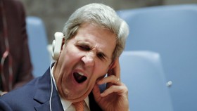 Trump Kritik Keras Pertemuan John Kerry dengan Iran