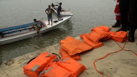 Puluhan Pelampung Ditemukan di Area Pencarian KM Marina