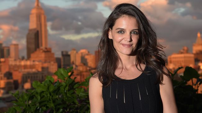 Setelah dikabarkan bertunangan, kini Katie Holmes dikabarkan tengah mengandung anak Jamie Foxx selama empat bulan.