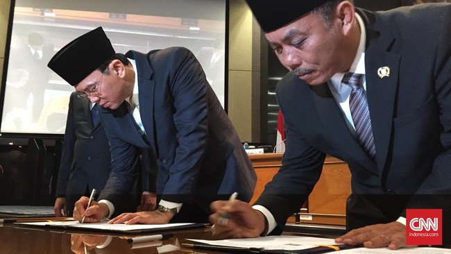 Menurut Ahok, yang ingin dilihat oleh Kemendagri dari APBD adalah komponen belanja langsung dan tidak langsungnya.