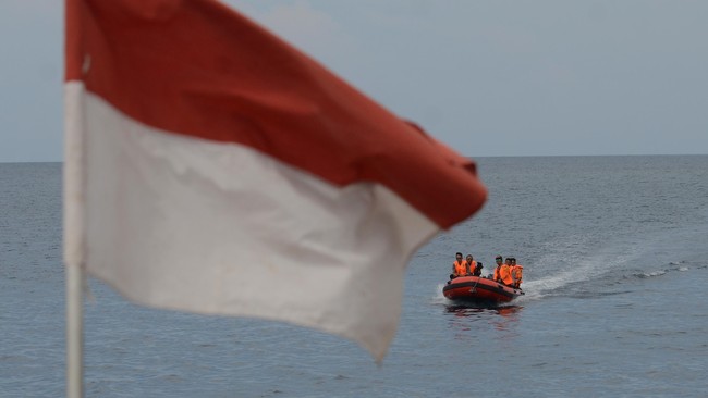Badan SAR Nasional hingga kini telah mengevakuasi 37 penumpang dan 17 anak buah Kapal Lct Rafelia yang tenggelam di Selat Bali. Masih ada 10 orang hilang.