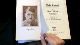 Sarat Simbol Nazi, Film 'Transformers' Dikritik