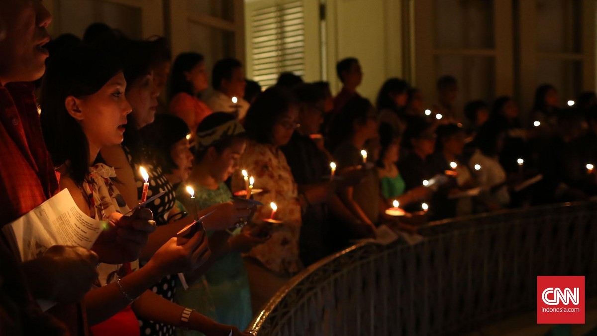 Puja dan Doa Menguar dari Gereja