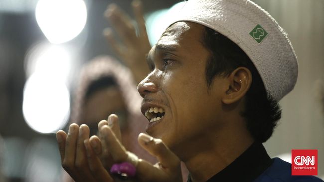 Ada banyak cara yang dapat dilakukan untuk memperingati Maulid Nabi, salah satunya yang utama adalah memperbanyak selawat.