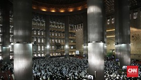 Umat Muslim Padati Istiqlal, Misa Katedral Tetap Berjalan