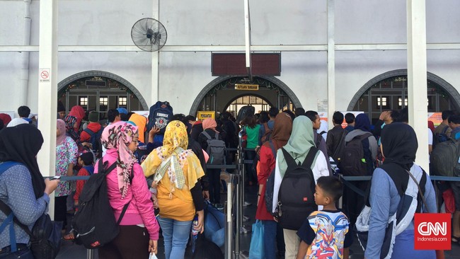Kahumas Daop I PT KAI Bambang Prayitno mengatakan wisatawan domestik dari Jawa Tengah dan Jawa Timur memilih Jakarta sebagai destinasi utama merayakan libur.