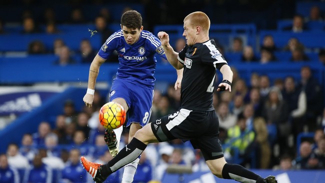 Chelsea dan Watford bermain sama kuat pada babak pertama. Hingga akhir babak pertama laga pekan ke-18 ini kedua tim masih bermain imbang 1-1.