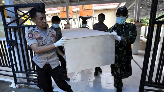 Kabis Humas Polda Sulselbar Kombes Frans Barung Mangera berkata, sebagian jenazah belum teridentifikasi berada di Rumah Sakit Siwa, Wajo, Sulawesi Selatan.