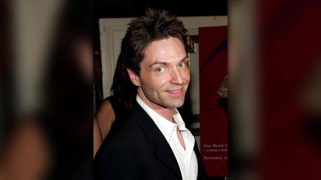 Sang pelantun Right Here Waiting, Richard Marx, menikah dengan Daisy Fuentes setelah setahun berpacaran.