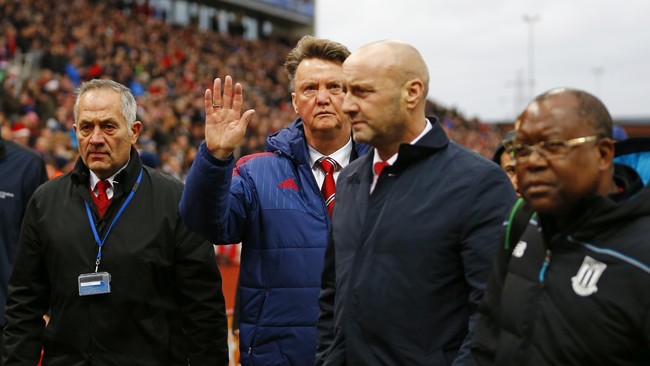 Laga melawan Guus Hiddink dan Chelsea di Stadion Old Trafford bisa menjadi laga terakhir bagi Louis van Gaal sebagai manajer Manchester United.