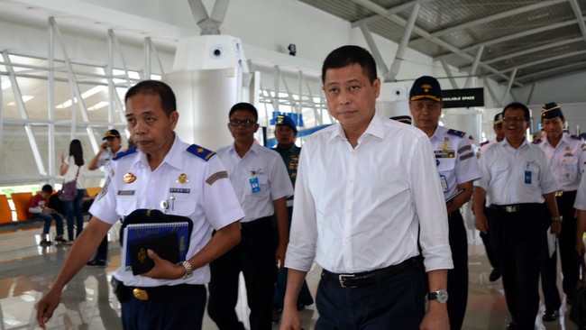 Wacana menurunkan tarif angkutan umum hanya dilakukan untuk kendaraan yang menggunakan minyak solar.