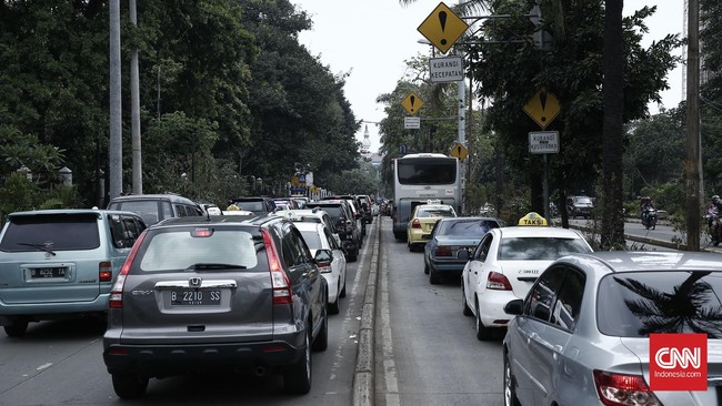 Pengalihan di kawasan Bundaran Hotel Indonesia pada jam tertentu ini bertujuan mengurai kemacetan akibat perpanjangan uji coba 3 in 1.