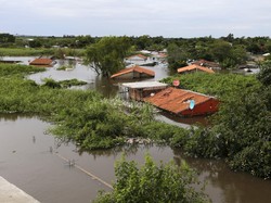 Ratusan Warga Kehilangan Tempat Tinggal Imbas Banjir Menerjang Argentina