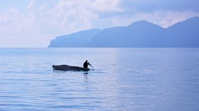 Mendayung ke Tengah Samudra Demi Membaca
