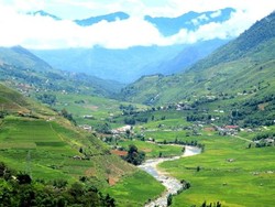 Gegara Cuaca Buruk, Turis Ramai-ramai Kosongkan Sa Pa