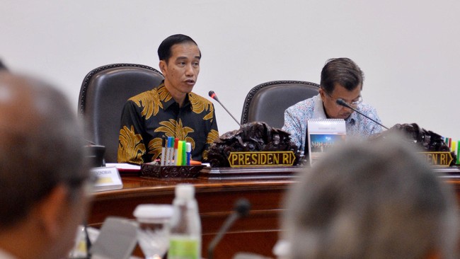 Empat orang pejabat ditugaskan Jokowi untuk mengawasi pelaksanaan kebijakan pemberian fasilitas perdagangan bebas dan memperkuat industri nasional.