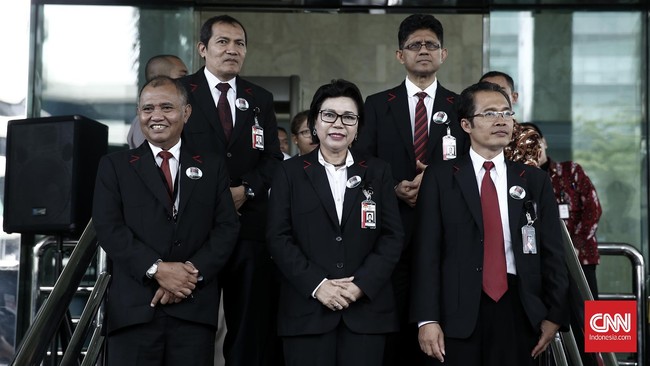 Ketidakhadiran komisioner KPK dalam rapat pembahasan revisi UU disesali anggota dewan. 