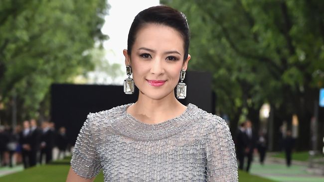 Tak muncul di sekuel film Crouching Tiger, Hidden Dragon, Zang Ziyi dikabarkan melahirkan anak perempuan, pada akhir pekan kemarin.
