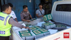 Terompet dari Sampul Al-Quran Sisa Produksi CV Aneka Ilmu