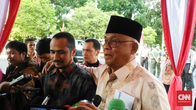Mantan pimpinan Komisi Pemberantasan Korupsi (KPK) jilid I dan II mendukung lembaga antikorupsi itu untuk penyidikan kasus korupsi e-KTP.