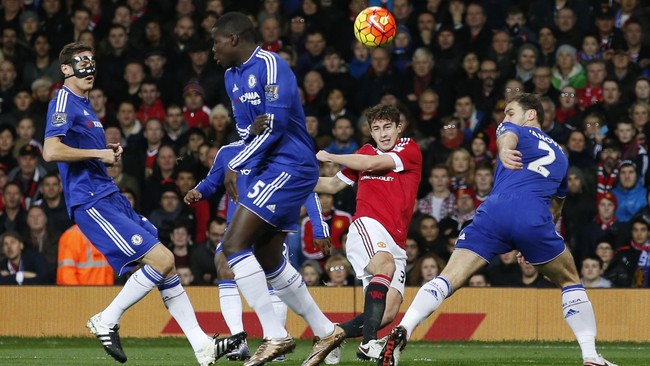 Manchester United dan Chelsea harus puas berbagi angka setelah bermain imbang pada lanjutan Liga Primer Inggris di Stadion Old Trafford, Senin (28/12).