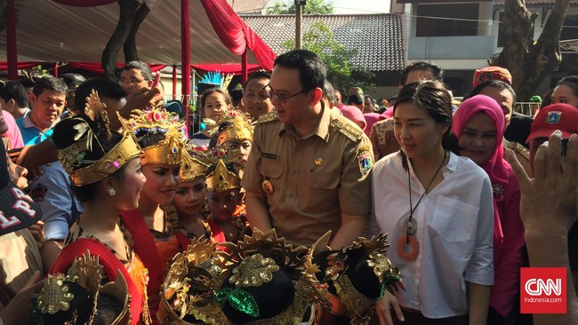 Ahok menegaskan Pemprov DKI telah melakukan penghematan yang luar biasa. Salah satunya dengan bantuan sosial beberapa perusahaan.