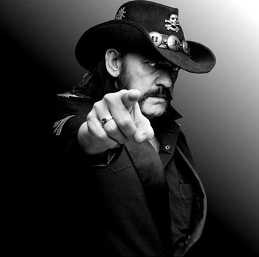 Dua Kru Motorhead Bikin Tato Pakai Abu Jasad Lemmy Kilmister