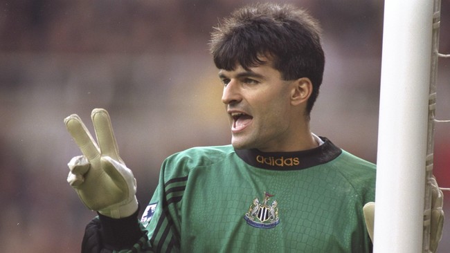 Pavel Srnicek menderita sakit jantung hanya beberapa hari setelah menjalani tur untuk mempromosikan buku otobiografinya Pavel Is A Geordie.