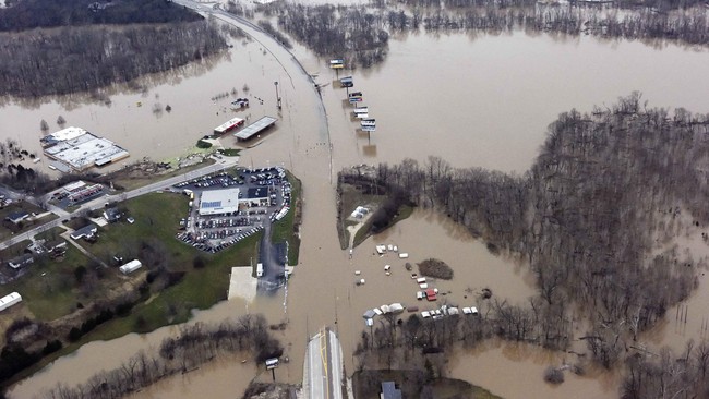 Usai terjangan badai, kini sebanyak 18 juta warga yang tinggal di 13 negara bagian di Amerika Serikat terancam diterjang banjir bandang.