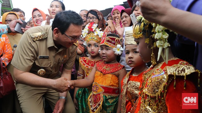Wajah-wajah calon penantang Ahok bermunculan: Ridwan Kamil, Yusril Ihza Mahendra, Sandiaga Uno, Adhyaksa Dault, Ahmad Dhani. Pertarungan dimulai.