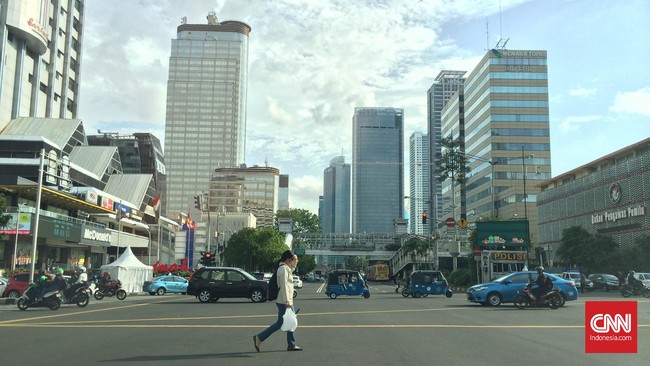 Gubernur DKI Jakarta Basuki Tjahaja Purnama (Ahok) serta Wakil Gubernur DKI Jakarta Djarot Saiful Hidayat juga terlihat masuk seperti biasa.