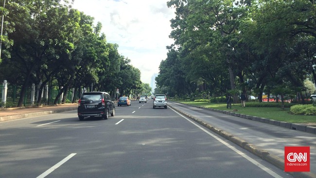 Polda Metro Jaya menyatakan jumlah kendaraan yang melintas di jalan protokol berkurang karena Work From Home imbas virus corona.