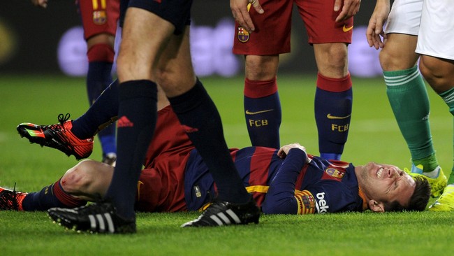 Lionel Messi mendapatkan pertanyaan dari wartawan mengenai tanggapannya atas penalti yang gagal dieksekusi Neymar. Namun, Messi bingung menjawabnya.