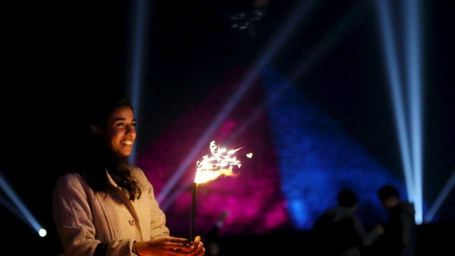 Sementara ingar-bingar terompet dan petasan meramaikan langit perkotaan pada malam tahun baru, sebagian masyarakat Batak memilih berkontemplasi.