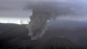 Aktivitas Bromo Masih Fluktuatif, Bandara Malang Ditutup