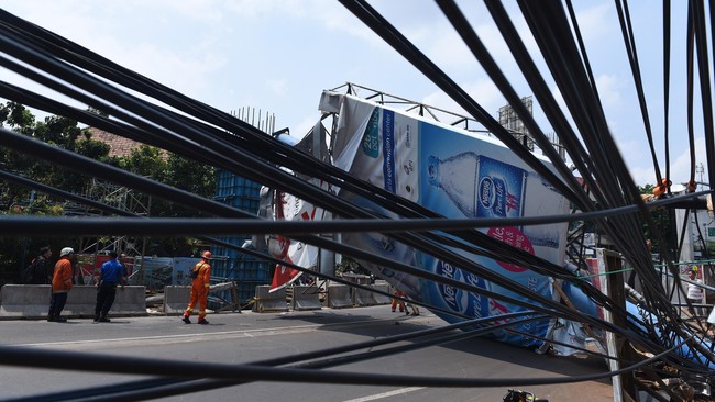 Dinas Pekerjaan Umum dan Penataan Ruang Kota Bekasi akan mengevaluasi keberadaan seluruh reklame di wilayahnya.
