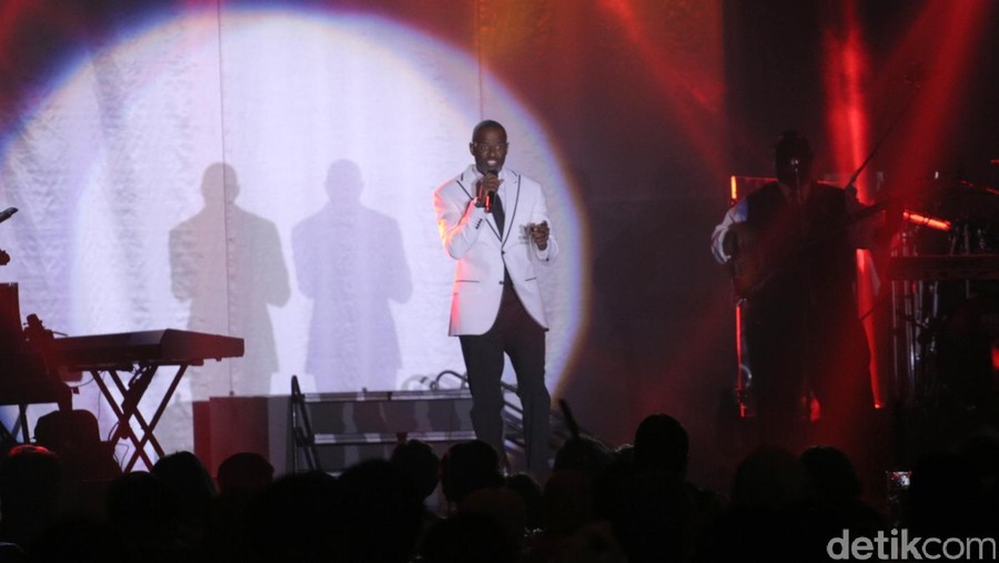 Brian McKnight konser Brian McKnight di The Trans Luxury Hotel Bandung.