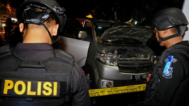 Polda Jabar mengaku 80 persen bahan bom molotov di depan rumah dinas Ridwan Kamil adalah rakitan.