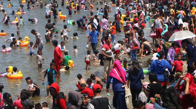 Ancol Perketat Keamanan dari TNI Hingga Pramuka Total personel keamanan yang diterjunkan untuk mengamankan kawasan wisata Taman Impian Jaya Ancol berjumlah 1.225 orang.