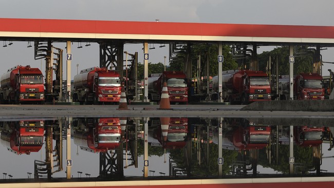 Ratusan awak mobil tangki (AMT) PT Pertamina Patra Niaga kembali menggelar aksi mogok, Senin (14/11), melanjutkan aksi serupa yang telah berlangsung 14 hari.